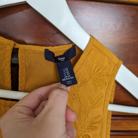 Gap Mustard Yellow Sleeveless Blouse - Picture 4 of 4